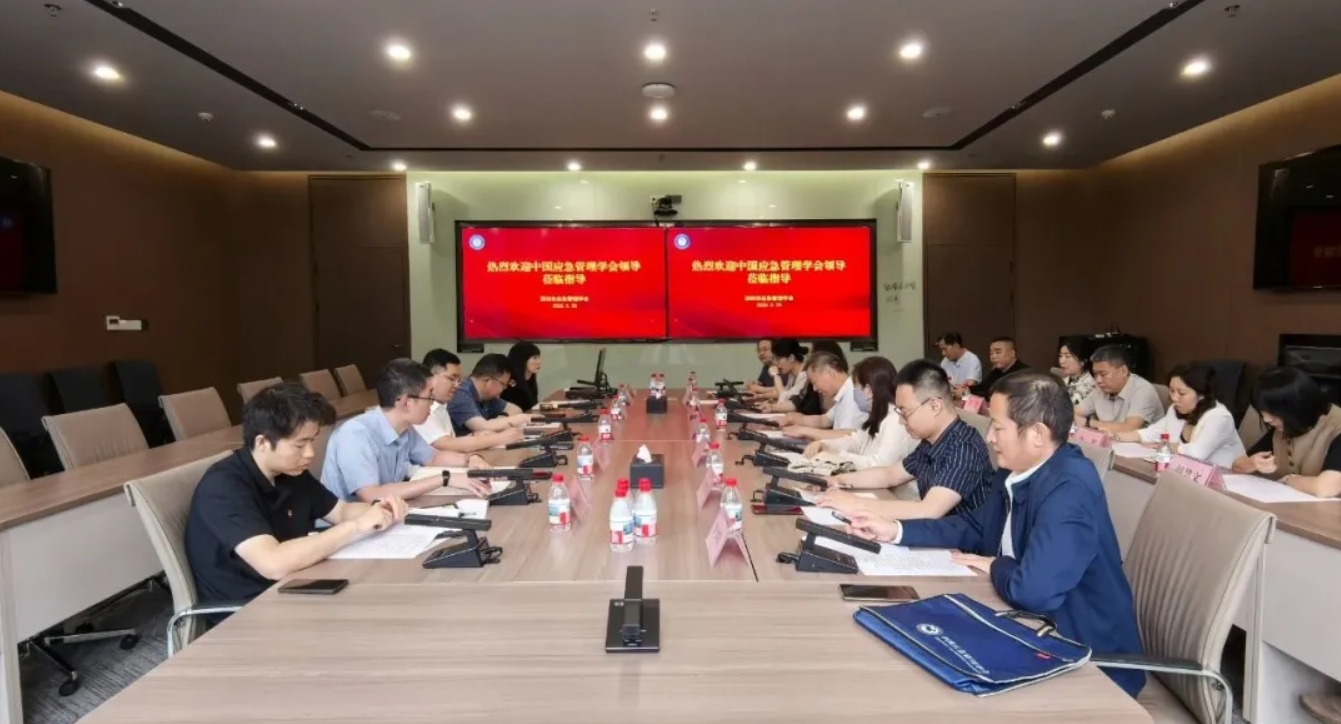 中国应急管理学会常务理事杜正艾带队来访深圳市应急管理学会调研交流